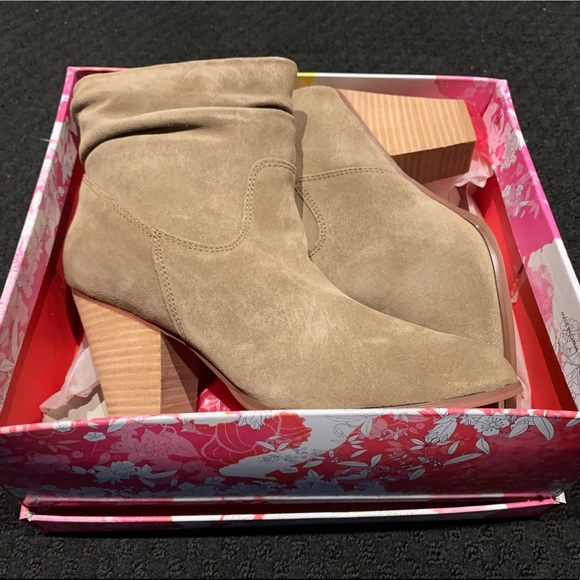 Beautiful Chinese Laundry Booties🎄✨ - Picture 4 of 6